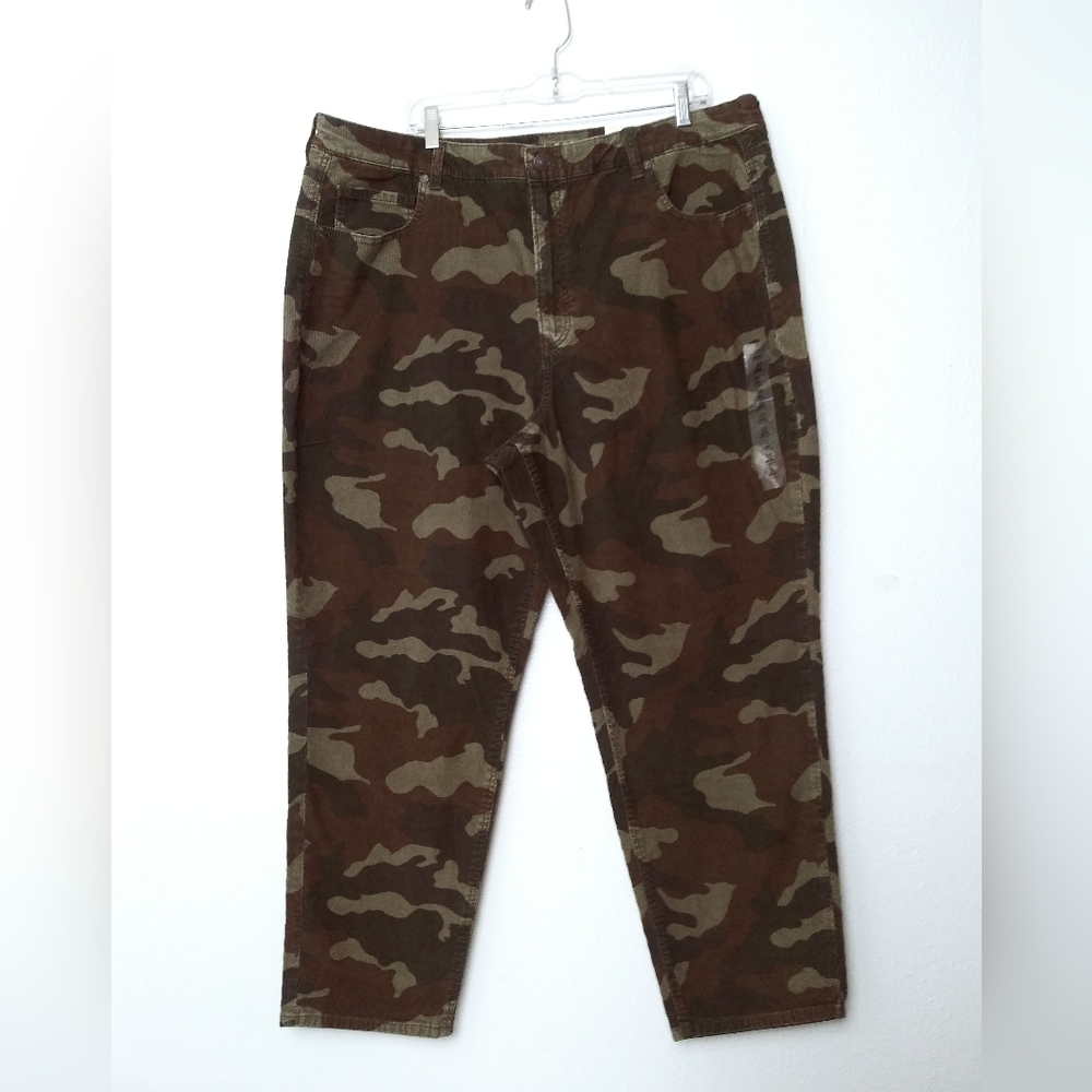 American Eagle Outfitters 22 Regular Camo Corduroy Pant